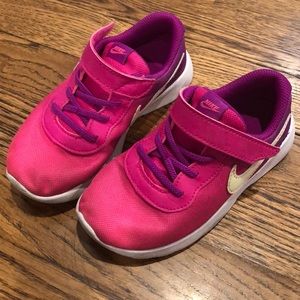 Little Girl’s Nike Sneakers!